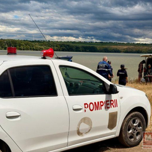 Doi oameni au murit în râu, în ultimele zile, în accidente care puteau fi evitate, relatează monitorulbt.ro. Tragediile s-au produs din cauza faptului că tot mai mulți oameni aleg să se bălăcească în locuri neamenajate, ignorând pericolele cauzate de curenți puternici, maluri abrupte sau lipsa salvamarilor. Copii, adolescenți și adulți dețin o încredere falsă în siguranța acestor zone, însă realitatea arată altceva. Riscul de înec poate apărea nu doar în râuri sau lacuri, ci și în curțile proprii, dacă nu se iau măsuri de siguranță.