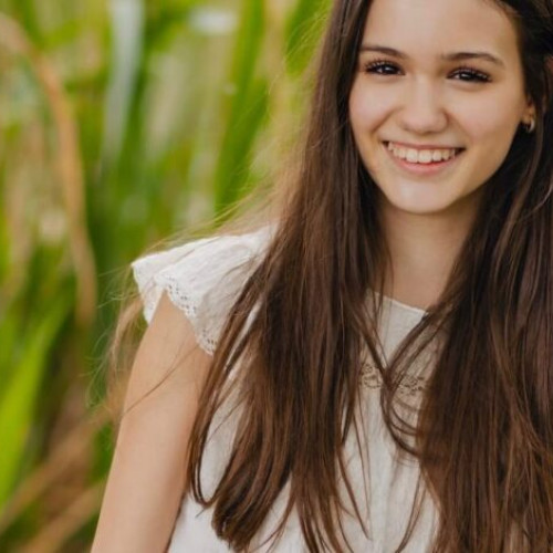 Elevă a colegiului național „B.P. Hasdeu”, Sofia Aurora Zaharia a obținut media 10 la examenele de Evaluare Națională, după ce nota la Matematică a fost majorată în urma contestației, de la 9,90 la 10,00. Pe lângă rezultatele excelente, Sofia se remarcă prin implicarea în cluburi de debate și public speaking, pasiuni care o ajută să-și dezvolte gândirea critică și abilitățile de argumentare logică. Aceste competențe le aplică cu succes și în domeniul științelor exacte, domeniu spre care intenționează să se îndrepte în liceu.