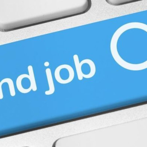 Ce caută românii pe piața muncii în sezonul de vară: joburi part time și remote