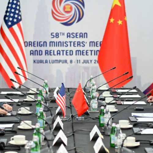 Marco Rubio, secretarul de stat al SUA, a avut o discuție „pozitivă” cu ministrul chinez de externe, Wang Yi, în Malaezia, și s-a arătat optimist în privința unei posibile întâlniri între președinții celor două țări. Potrivit unui comunicat de la Cairo, dat publicității de site-ul digi24.ro, Rubio a menționat că această întâlnire a fost prima de la revenirea lui Donald Trump la Casa Albă, în ianuarie, și s-a desfășurat în contextul tensiunilor persistente privind comerțul, Taiwanul și tehnologiile de vârf.