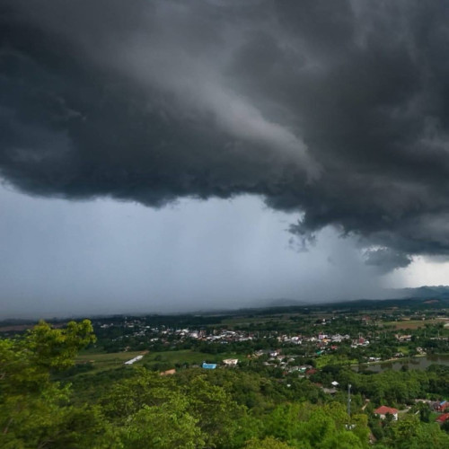 Vremea s-a răcorit și a adus ploi în Dâmbovița, anunță meteorologii