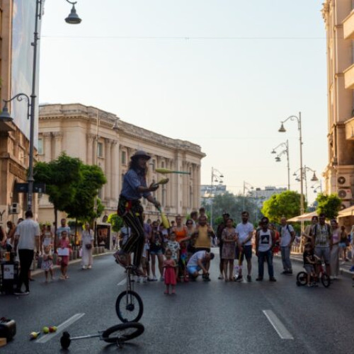 Teatrul de animație Tandarica și Circul Metropolitan București aduc spectacole impresionante pe Calea Victoriei