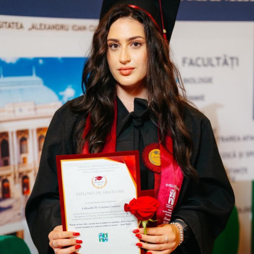 Tanără din Botoșani, cea mai bună studentă la facultate, visează să fie consilier școlar