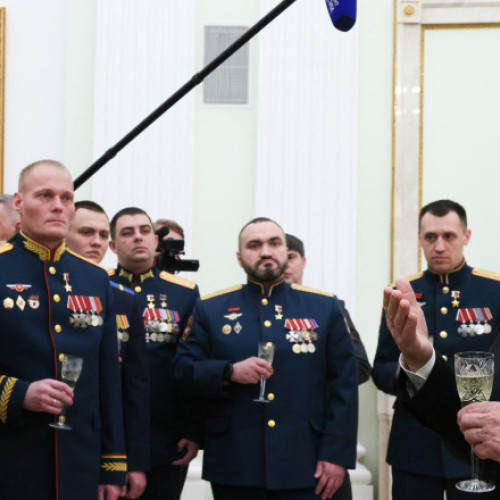 vladimir Putin a decorat generalul Sukhrab Ahmedov cu cea mai înaltă distincție a Rusiei