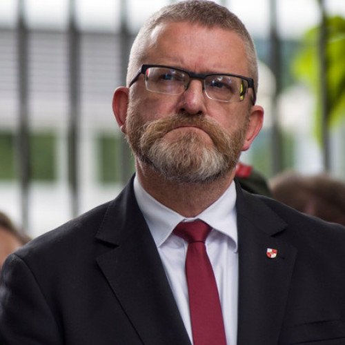 Grzegorz Braun, europarlamentar controversat de extremă dreaptă, afirmă că lagărul de la Auschwitz și camerele de gazare ar fi „falsificate”