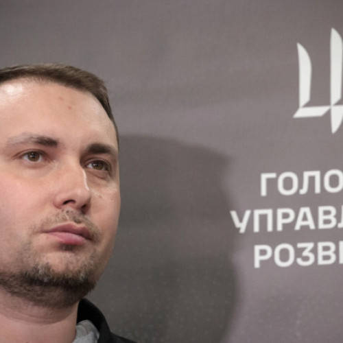 Kiril Budanov vrea să rămână în funcție până la sfârșitul războiului cu Rusia, a declarat el într-un interviu pentru Bloomberg. Șeful Serviciului de Informații al Apărării din Ucraina își va împlini luna viitoare cinci ani în fruntea serviciului, însă a spus: &quot;Dacă supraviețuiesc&quot;. În discuție a fost și posibilitatea unor noi numiri, el indicând că &quot;oricine se poate întâmpla&quot; și făcând referire la un memorial al agenției, care onorează ofițerii ucși în misiune. Potrivit mai multor surse, el a menționat că mai sunt încă multe nume de ofițeri ai serviciilor de informații care ar putea fi onorați.