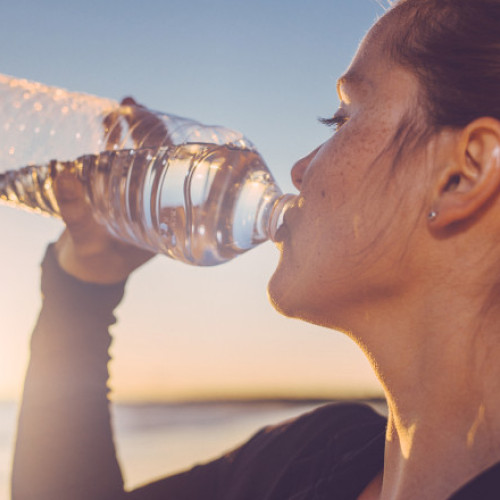 Hidratarea corectă, esențială în sezonul estival pentru sănătate