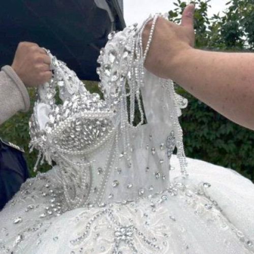 Tânăr din Ucraina prins cu rochii de mireasă și accesorii fără documente legale în Botoșani