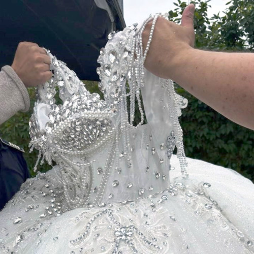 descoperire la frontiera din botoșani: polițiștii au găsit rochii de mireasă fără acte legale