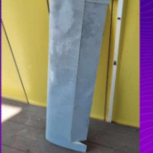 O aripă de dronă, găsită pe malul mării la Eforie Sud