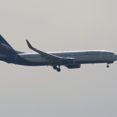 Apararea aeriană rusă a deschis focul asupra unui avion civil, după ce l-a confundat cu o dronă ucraineană, relatează un jurnalist independent rus, citând înregistrări din cabina de pilotaj. Incidentul a avut loc vineri dimineața, în apropierea aeroportului internațional Sheremetievo din Moscova, atunci când zborul Aeroflot AFL1845 se afla în aer.