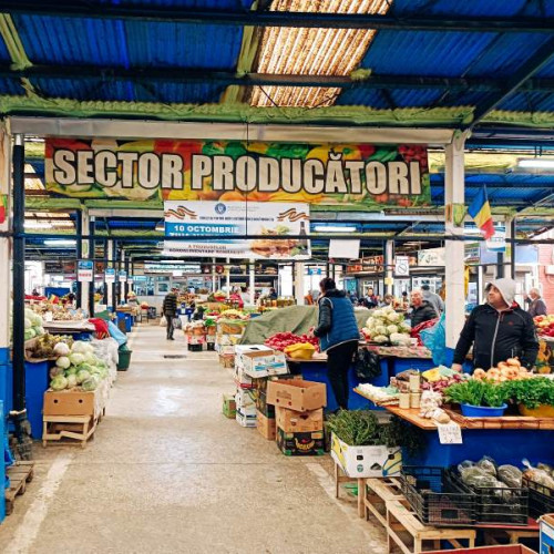 Lucrări de modernizare a acoperișului pieței Moldovei din Focșani