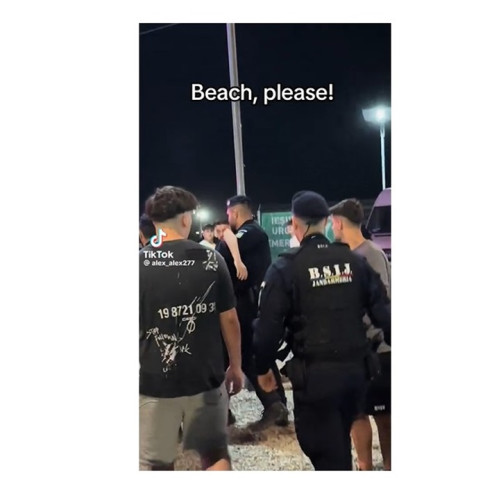 Persoană cu probleme de sănătate transportată la spital după intervenția jandarmilor la festivalul Beach, Please!