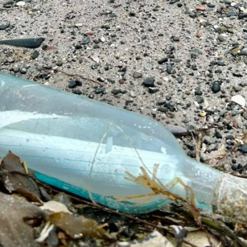 povestea unei sticle aruncate in Atlantic aduce impacare peste oceane
