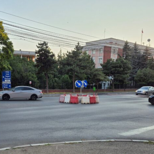 Amenajarea unui sens giratoriu provizoriu pentru îmbunătățirea traficului în Piatra Neamț