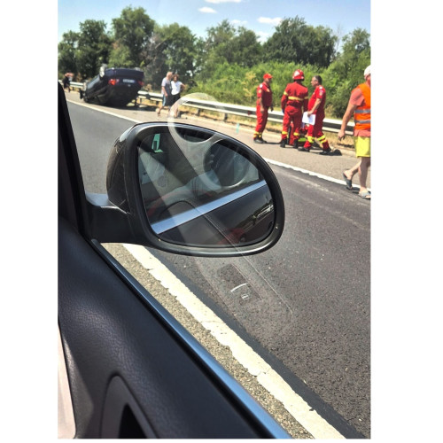 Accident rutier în localitatea Murfatlar: două mașini implicate, una răsturnată și avariată grav