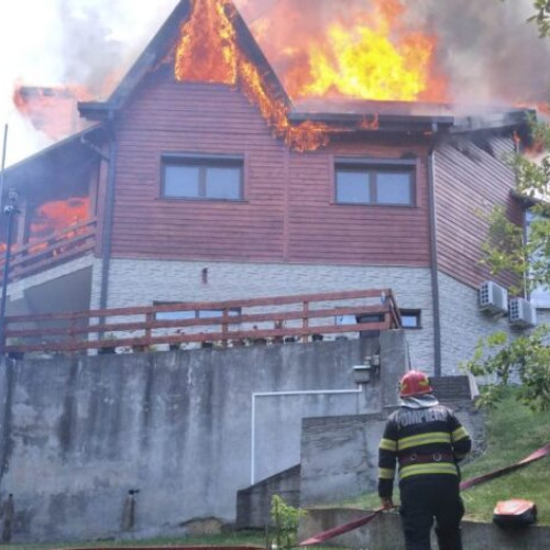 Pompieri buzoieni intervin pentru stingerea unui incendiu la Sarata Monteoru