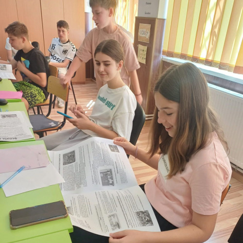 Elevi din Rediu au experimentat meseria de ziarist la redactia „Viața liberă”