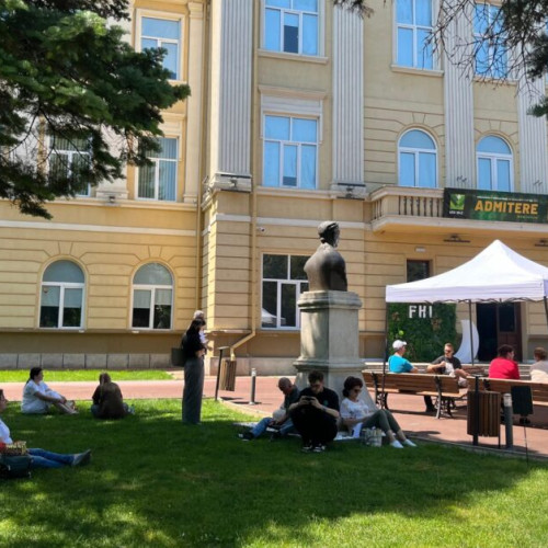 Peste 1.700 de candidați susțin astăzi testul de admitere la UMF Iași