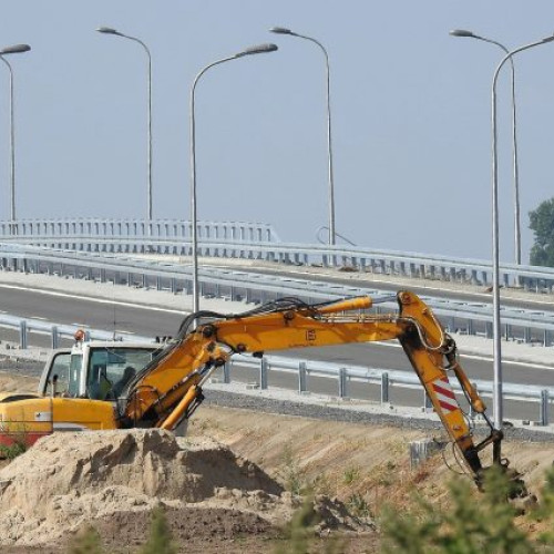 Consiliul Național pentru Soluționarea Contestațiilor (CNSC) a aprobat parțial contestatia depusă pentru contractul privind studiul de fezabilitate al drumului de mare viteză București - Giurgiu, potrivit site-ului newsbucuresti.ro. Anunțul oficial menționează că CNSC "admite contestatia în parte și dispune remedierea". Contestatia fusese depusă pe 20 mai de către compania Activ Proiectare Infrastructura, unul dintre cei 11 ofertanți care participau la procedura de achiziție.