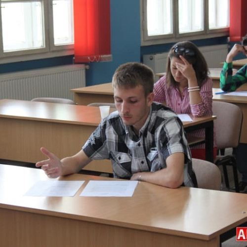 Elevii nereușiți la prima sesiune a examenului de Bacalaureat 2025 se pot înscrie la cea de-a doua sesiune, care va avea loc în luna august. Potrivit calendarului aprobat de Ministerul Educației și Cercetării, înscrierile încep luni, 14 iulie și se încheie pe 21 iulie.