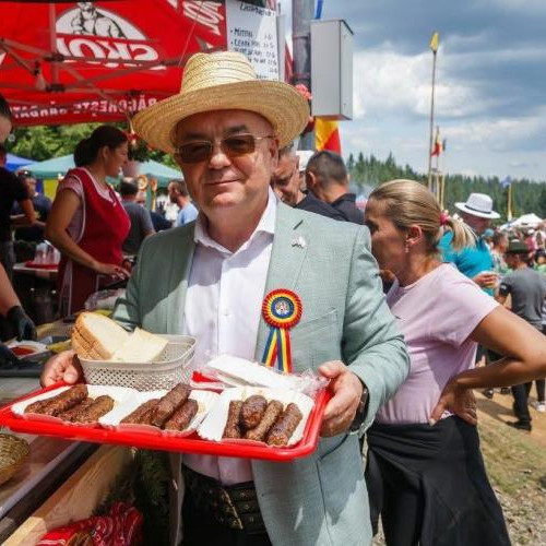 Emil Boc participă la sărbătoarea din Crucia Iancului din Mărișel