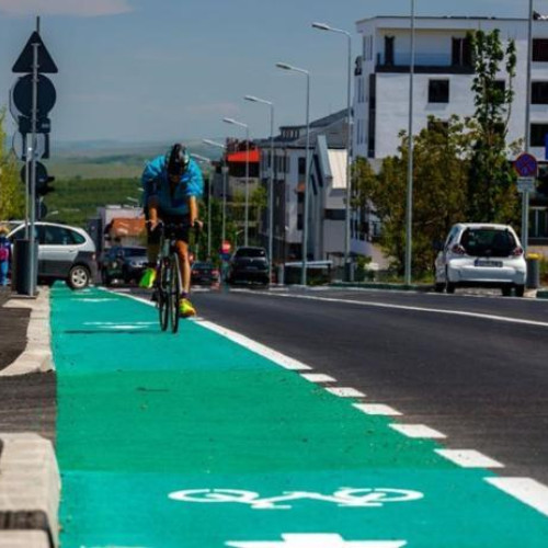 clujenii critică designul semafoarelor pentru biciclete din oraș