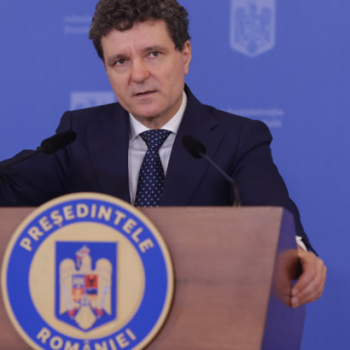 Nicusor Dan, președintele României, a declarat că a sesizat Curtea Constituțională în legătură cu modificările aduse legii privind combaterea xenofobiei, antisemitismului și a altor forme de extremism. El susține că există neclarități și ambiguități în textul legii, care pot duce la interpretări greșite sau chiar abuzuri. Potrivit digi24.ro, Nicusor Dan a menționat că trebuie întrebat Parchetul General ce s-a întâmplat cu sutele de amenințări primite de jurnaliști în perioada noiembrie-decembrie 2024, precum și cu amenințările la adresa deputatului minorităților, Silviu Vexler, după inițierea proiectului de lege.