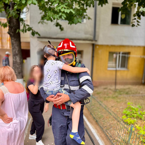 Incendiu într-un bloc din Botoșani în urma cu câteva ore