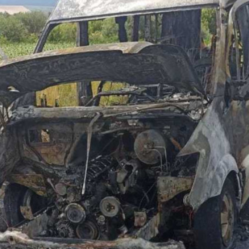 microbuz în flăcări pe DN 29 D, la ieșirea din trushesti spre stefanesti