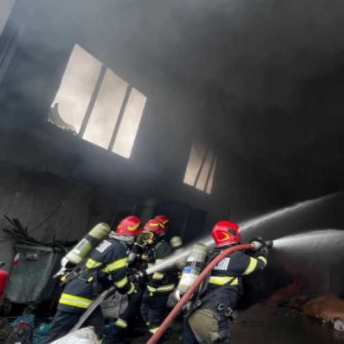 Incendiu în hala de pe bulevardul Muncii din Cluj-Napoca