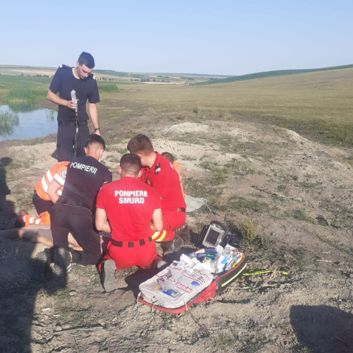 Adolescent salvat din apele unui râu din județul Botoșani după ce s-a înecat