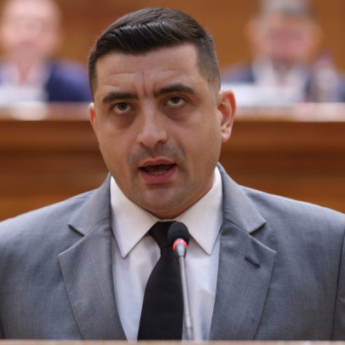 Presedintele AUR, George Simion, a criticat dur Guvernul pentru măsurile de austeritate adoptate, acuzând că acestea afectează mamele, studenții și pensionarii. În timpul dezbaterii motiunii de cenzură din Parlament, Simion a susținut că, în timp ce în Guvern sunt cinci vicepremieri, se fac apeluri la sacrificii și reducerea indemnizațiilor pentru români.