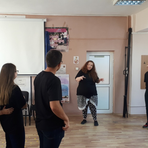 Începând din anul școlar 2026-2027, elevii din clasa a XI-a vor avea ore de educație teatrală