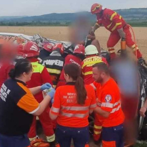 Accident grav pe DN 2 în județul Suceava, cinci persoane rănite