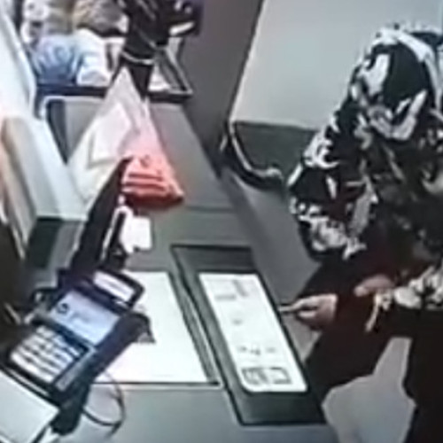 Bărbat de 25 de ani arestat pentru tentative de tâlhărie și furt în București