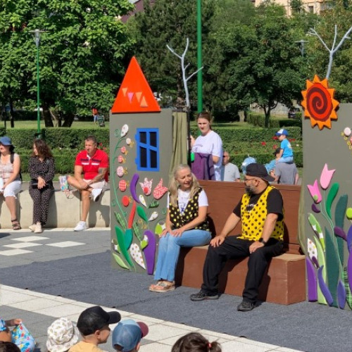 teatru Arlechino deschide stagiunea de vară cu spectacole în aer liber în brasov