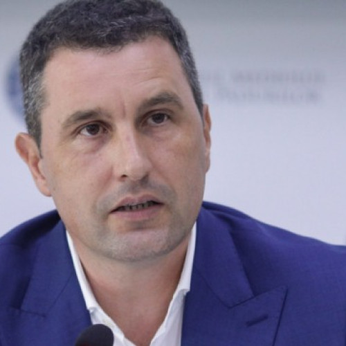 românia poate avea creștere economică pe următorii zece ani, dacă se adoptă măsuri fiscale împreună cu măsuri de stimulare a economiei, a declarat vicepremierul Barna Tanczos într-un interviu la Digi24, conform news.ro. Acesta a subliniat că măsurile de înghețare a pensiilor și salariilor din sectorul public vor fi temporare, nu vor depăși un an și jumătate.