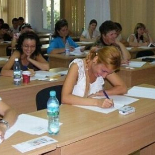 Examenul de definitivare în învățământ, etapă crucială pentru cadrele didactice din județul Buzău, s-a desfășurat pe 8 iulie la Liceul de Arte „Margareta Sterian”, conform datelor anunțate de Inspectoratul Școlar Județean. La această probă scrisă s-au înscris 135 de candidați, însă doar 126 s-au prezentat, iar 9 au absentat.