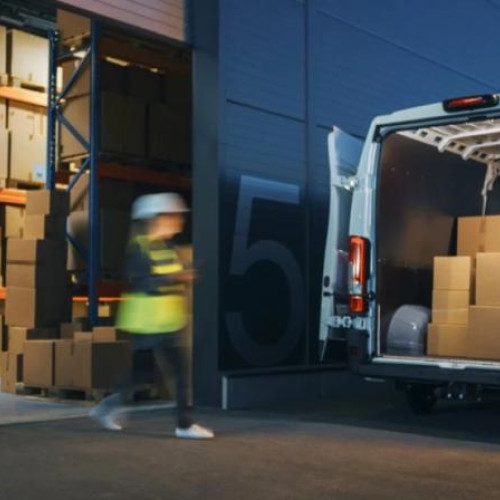 Clujenii ar putea avea un oraș mai curat, dar soluțiile pentru traficul greu trebuie gândite cu atenție, consideră consilierul local din partea USR, Adriana Cristian. Aceasta i-a propus primarului Emil Boc mai multe măsuri pentru a îmbunătăți calitatea vieții în oraș, după interzicerea traficului greu de tranzit începând cu 18 iulie.