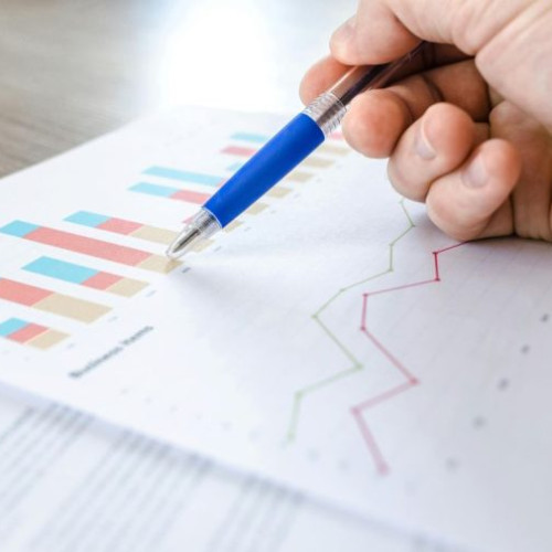 Salariile conducătorilor din instituțiile subordonate Ministerului Dezvoltării, precum și indemnizațiile membrilor din Consiliile de administrație, au fost verificate și ajustate acolo unde a fost nevoie, a declarat ministrul Cseke Attila. Potrivit acestuia, cu excepția a două cazuri, în niciuna dintre aceste unități salariile conducătorilor nu depășesc salariul ministrului, care este de 12.776 lei net lunar.