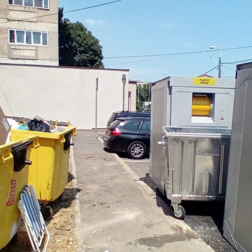 Acte de vandalism au început să apară după instalarea noilor eco-insule digitale în Constanța