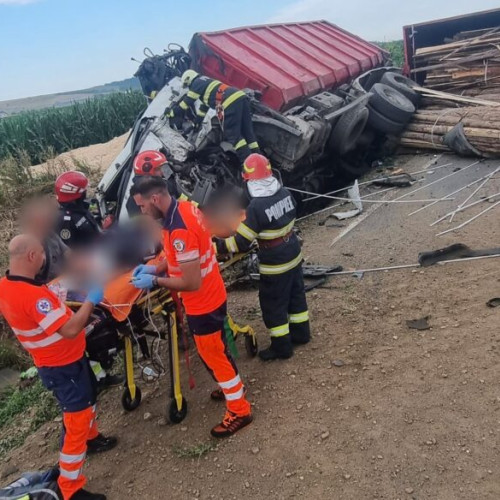 accident grav la iacobesti: cinci răniți și trafic blocat