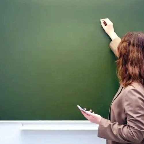 Parlamentari din Hunedoara cer reevaluarea măsurilor de austeritate în educație