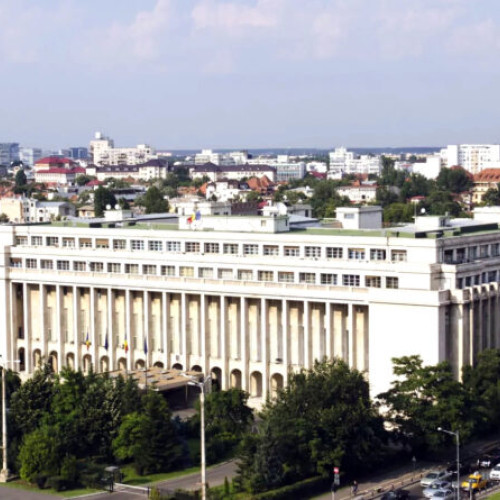 Guvernul Ilie Bolojan intenționează să reducă personalul din aparatul administrativ al Guvernului