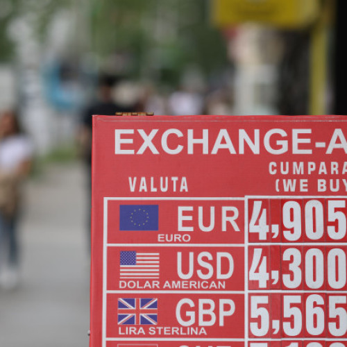 Riscul unei crize economice majore în România, similară cu cea din Grecia din 2010, devine tot mai real pentru țară, dacă guvernul nu va adopta rapid pachetul de măsuri fiscale dorit de europeni. Potrivit vicepremierului Dragos Anastasiu, o neimplementare la timp poate duce la o cotă a euro de 6 lei și la un șomaj de 30%.