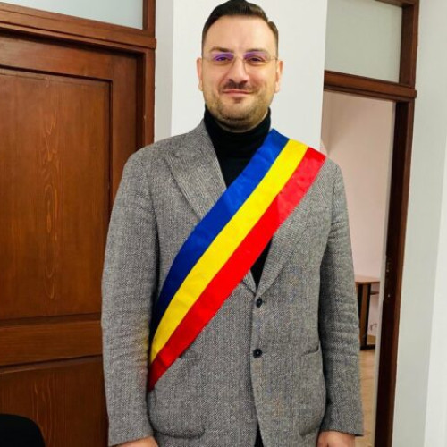 Primarul comunei Cătina, Catalin Constantin Cojocaru, se confruntă cu probleme financiare grave din cauza datoriilor acumulate de fostul edil, Alexandru Fulgeanu, în timpul mandatului său. Potrivit unor informații citate de opiniabuzau.ro, bugetul local este aproape epuizat și este folosit în mare măsură pentru a plăti aceste datorii istorice, multe dintre ele rezultate din contracte neacoperite financiar la momentul achiziției.