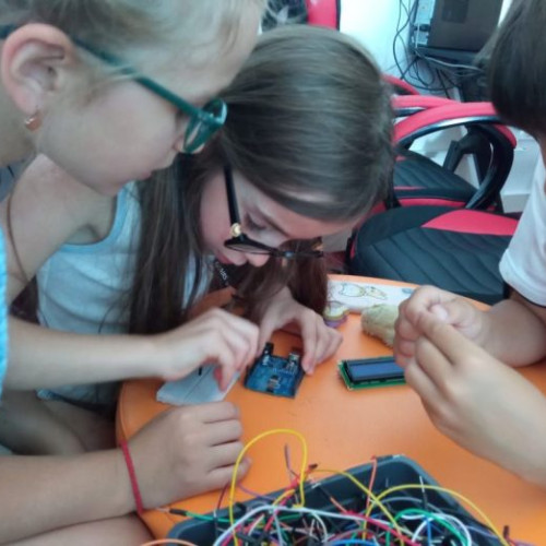 copii din focșani au avut o zi de învățare cu tehnologie și natură