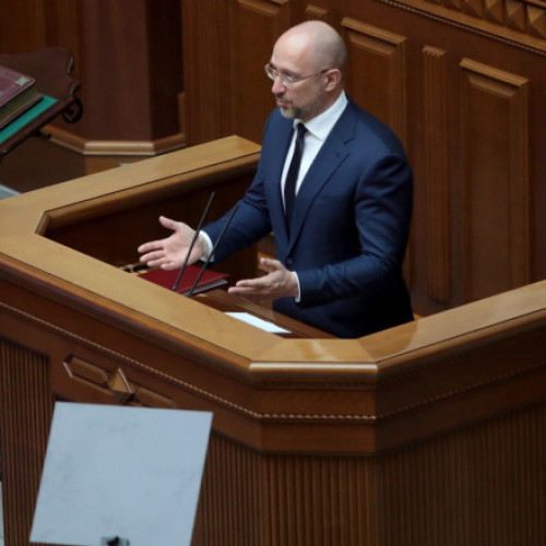 Parlamentul ucrainean a aprobat demisia prim-ministrului Denis Shmihal, deschizând astfel calea pentru o remaniere guvernamentală, conform presei din Ucraina. Decizia vine după ce președintele Volodymyr Zelenski a numit-o pe Iuliia Sviridenko, actual prim-viceprim-ministru și ministru al economiei, pentru a-i prelua mandatul, după peste cinci ani de când Shmihal ocupa această funcție.