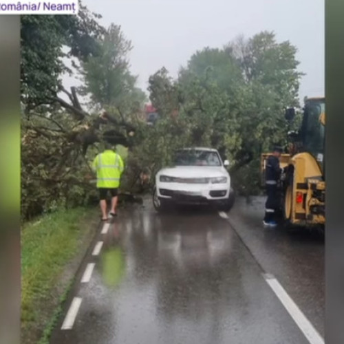 Avertizare de furtună și blocaje pe drumurile din județele Iași și Neamț